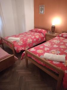 Una cama o camas en una habitación de La casita de Calamuchita