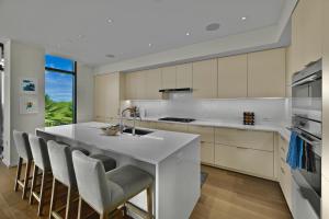 Η κουζίνα ή μικρή κουζίνα στο Park Lane 3300 apts