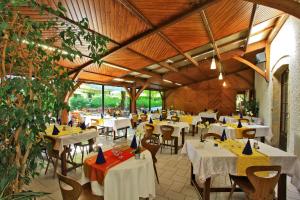 Restaurace v ubytování Le Clos Grand + 32 fotografií
