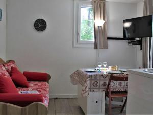 Гостиная зона в Appartement Risoul, 1 pièce, 4 personnes - FR-1-330-567