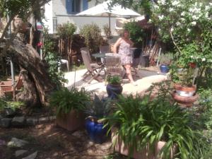 Κήπος έξω από το La Figounette du Soleil +2 φωτογραφίες