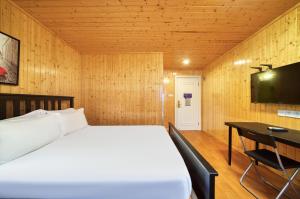 Кровать или кровати в номере Men Tang Hotel