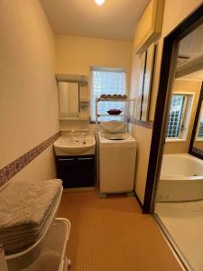 a small bathroom with a sink and a tub at 横浜 JS HOUSE Yokohama - ペット犬可 in Yokohama