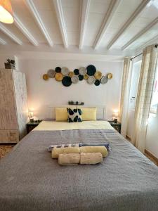 A bed or beds in a room at Petra Pelikan