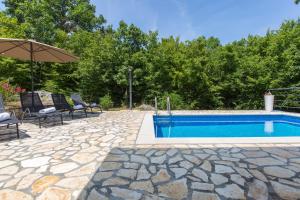 Bazén v ubytování Holiday Home Rea nebo v jeho okolí