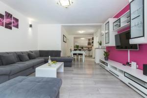 TV a/nebo společenská místnost v ubytování Holiday Home Rea