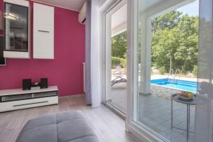 Bazén v ubytování Holiday Home Rea nebo v jeho okolí