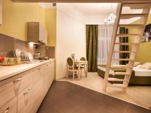 Posteľ alebo postele v izbe v ubytovaní Apartamenty Bonerowska 5