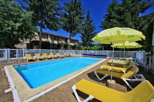 Bazén v ubytování Le Clos Grand nebo v jeho okolí