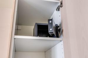 a speaker sitting on top of a white cabinet at Rdd in Rome
