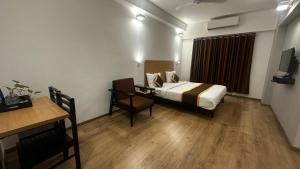 Ένα ή περισσότερα κρεβάτια σε δωμάτιο στο Hotel B R REGENCY