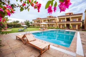 une maison avec une piscine et un complexe dans l'établissement RajBagh by Aaryam, à Sawai Madhopur