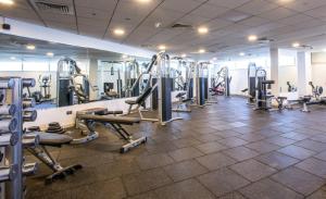 Fitness centrum a/nebo fitness zařízení v ubytování Silkhaus high floor 1BR in the heart of DIFC