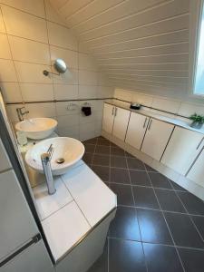 a small bathroom with two sinks at Koselig hus med fin utsikt 