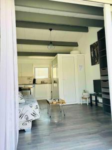 a bedroom with a bed and a table in a room at Studio carnon climatisé à 5min à pied de la plage in Mauguio