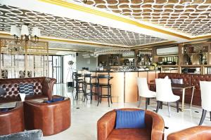 Posedenie v ubytovaní 6th Avenue Surin Beach Condo by Thai Apart