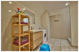 Koupelna v ubytování Appart' Le 16, 2 chambres, 7 personnes, tout confort, avec terrain + 11 fotografií