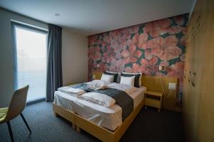 A bed or beds in a room at Eleven Business & Sport Hotel