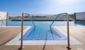 Bazén v ubytovaní Beautiful Rooftop Pool 3Bed alebo v jeho blízkosti