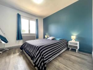 Ένα ή περισσότερα κρεβάτια σε δωμάτιο στο Maison Bleue ※ Carcassonne
