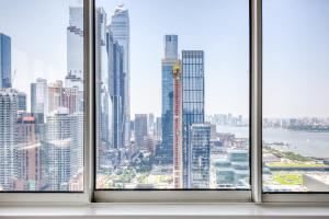 Gallery image of 2BR 2BA Pool Doorman nr Times Sq NYC-126 in New York