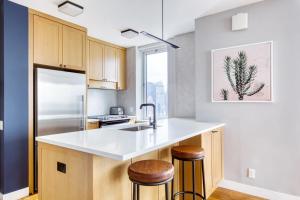 Gallery image of 2BR 2BA Pool Doorman nr Times Sq NYC-126 in New York