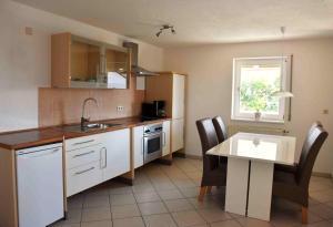 Kuchyň nebo kuchyňský kout v ubytování Böbrach Ferienwohnung