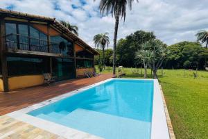 Bazén v ubytování Casa do Sóter Lapinha da Serra nebo v jeho okolí