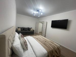 TV a/nebo společenská místnost v ubytování Жк Сезим кала бахыт