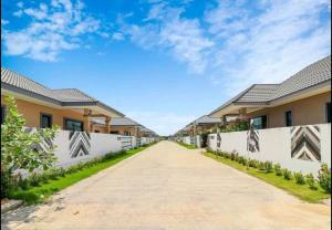 a driveway leading to a row of houses at Modern Villa Club House Hua Hin 18 私家SPA池独栋别墅 in Hua Hin