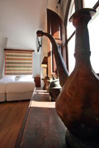 a living room with a vase on a table at Hotel Patria Chica in Priego de Córdoba