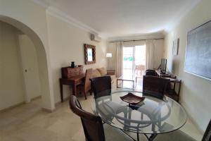 Posedenie v ubytovaní Apartamento Puertosol