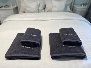 two towels sitting on top of a bed at Pod Świerkami in Boszkowo