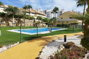 Bazén v ubytovaní Apartamento Puertosol alebo v jeho blízkosti
