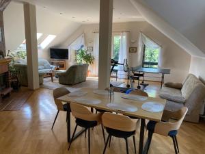 Televízia a/alebo spoločenská miestnosť v ubytovaní Apartament u Gabi