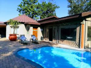 Bazén v ubytování Grand Central Guesthouse nebo v jeho okolí