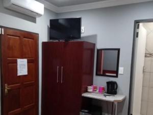 TV a/nebo společenská místnost v ubytování Grand Central Guesthouse