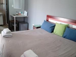 Postel nebo postele na pokoji v ubytování Grand Central Guesthouse