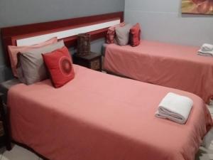 Postel nebo postele na pokoji v ubytování Grand Central Guesthouse