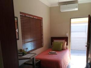 Postel nebo postele na pokoji v ubytování Grand Central Guesthouse