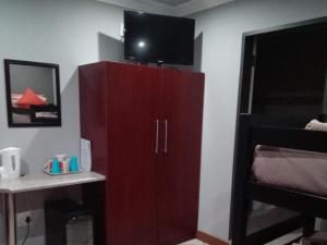 TV a/nebo společenská místnost v ubytování Grand Central Guesthouse