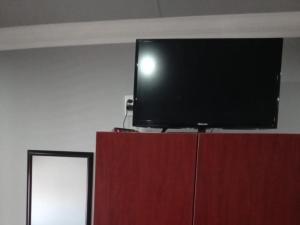 TV a/nebo společenská místnost v ubytování Grand Central Guesthouse