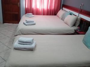 Postel nebo postele na pokoji v ubytování Grand Central Guesthouse