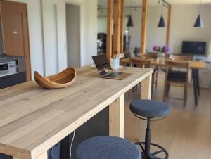 A kitchen or kitchenette at Mountain View Totoro - spacious & sunny