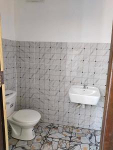 a bathroom with a toilet and a sink at Dorm Riverside in Pakbeng