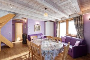 Posezení v ubytování Chalet Picchio Quadrilocale
