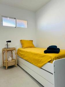 a bedroom with a bed with a yellow blanket on it at Perfecto Apartamento para vacaciones frente al mar in Villajoyosa +26 photos