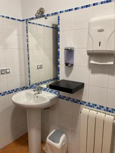 a bathroom with a sink and a toilet at Albergue O Beque in Moaña
