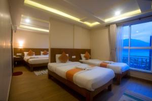 Tempat tidur dalam kamar di Hotel Lake Himalaya