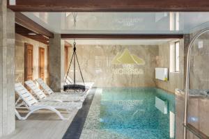 Πισίνα στο ή κοντά στο Villa Morishka & SPA